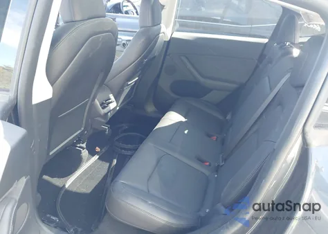 2024 Tesla Model Y Long Range Dual Motor All-Wheel Drive z USA, uszkodzony, nr VIN 7SAYGDEE6RA299129